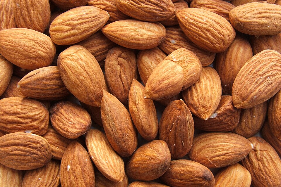 مغز بادام چهارمحال
